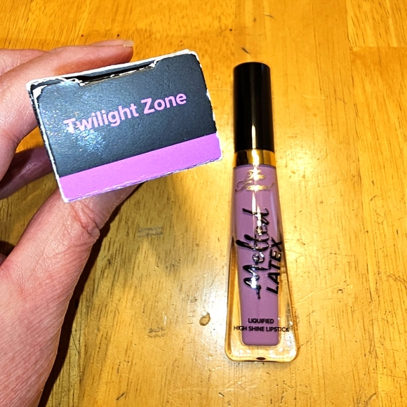 Too Faced Melted Latex Liquified Lipstick - Twilight Zone 💋 - Picture 2 of 5